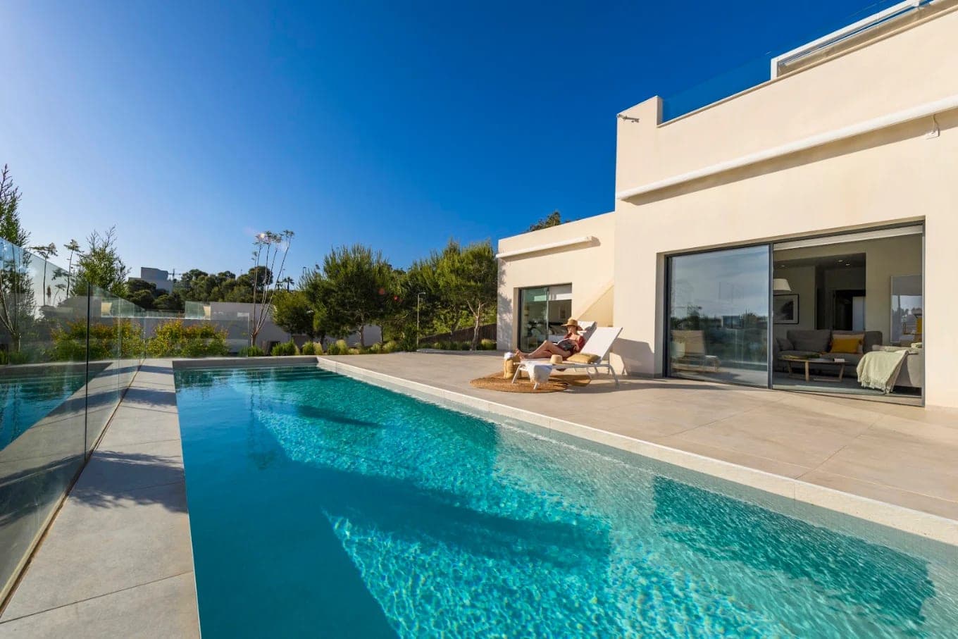 Las Colinas Residences