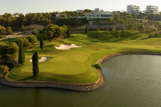 Las Colinas Golf & Country Club